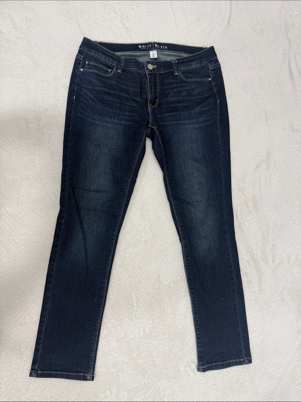 White House Black Market Dark Indigo Skinny Jeans. Size 6 s